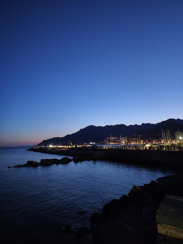 Scogliere sul lungomare